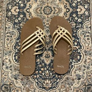 NWOT Sanuk size 9 sandals